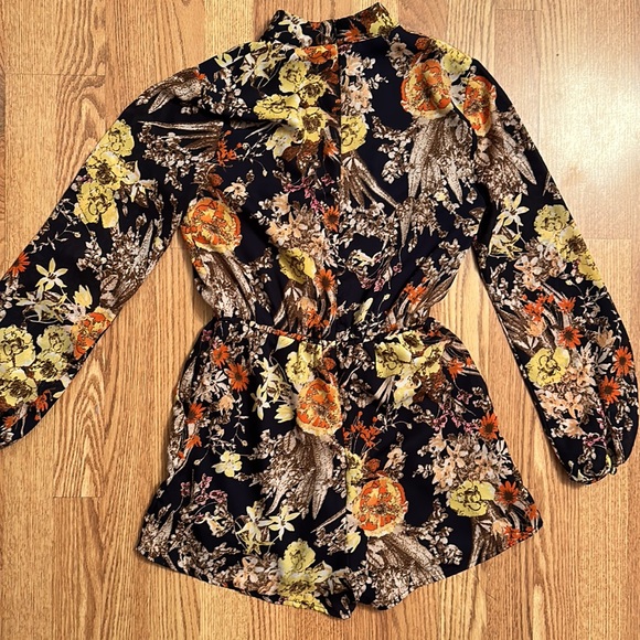 Floral Long Sleeved Romper - Picture 5 of 8
